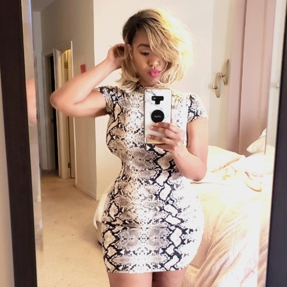 Mini Snake Print Dress Shirt Sleeve Dress(M) - Picture 3 of 17